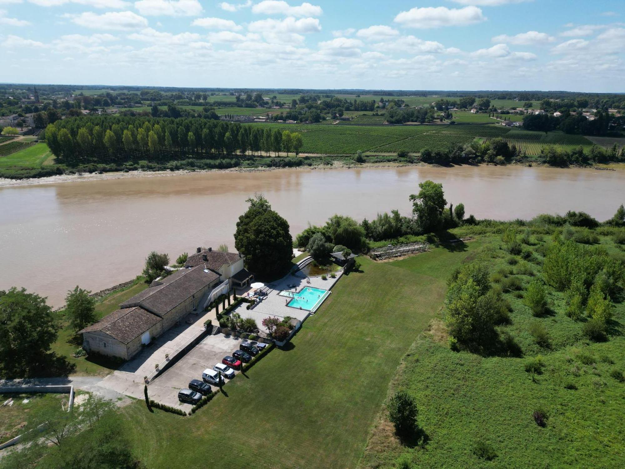 Grand Gite Avec Piscine Maison Port Valade Tabanac Екстериор снимка